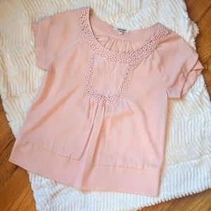 Short Sleeve Light Pink Top With Bib Detail